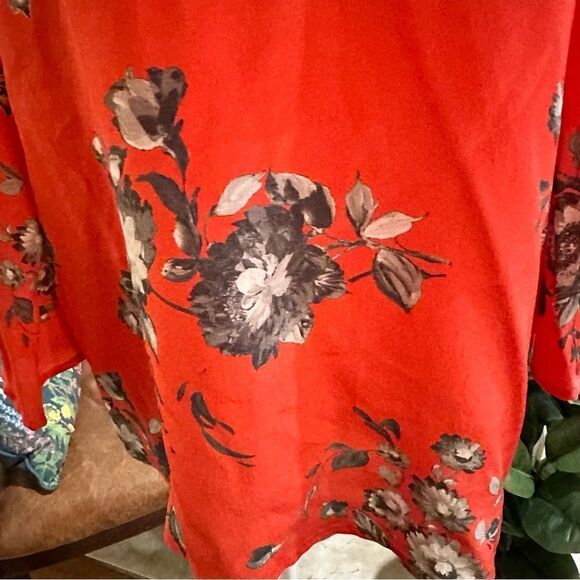 Tolani Red Floral Silk Blouse Size Small - Picture 3 of 13